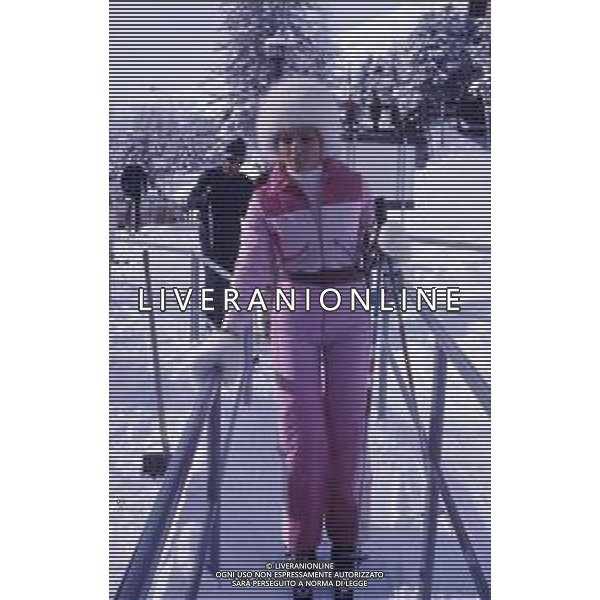 RETROSPETTIVA FARAH DIBA PAHLAVI IMPERATRICE DI PERSIA NELLA FOTO FARAH DIBA PAHLAVI IMPERATRICE DI PERSIA A SAINT MORITZ ANNI 70 AG ALDO LIVERANI SAS