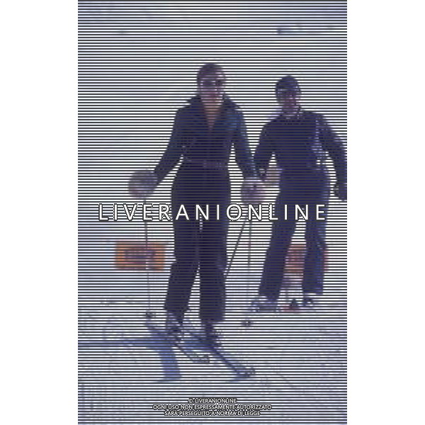 RETROSPETTIVA FARAH DIBA PAHLAVI IMPERATRICE DI PERSIA NELLA FOTO FARAH DIBA PAHLAVI IMPERATRICE DI PERSIA A SAINT MORITZ ANNI 70 AG ALDO LIVERANI SAS