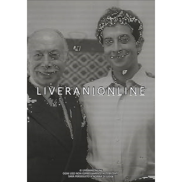 RETROSPETTIVA ERNESTO CALINDRI ATTORE NELLA FOTO ERNESTO CALINDRI CON IL FIGLIO GABRIELE AL TEATRO NAZIONALE DI MILANO NELL\'ANNO 1986 AG ALDO LIVERANI SAS