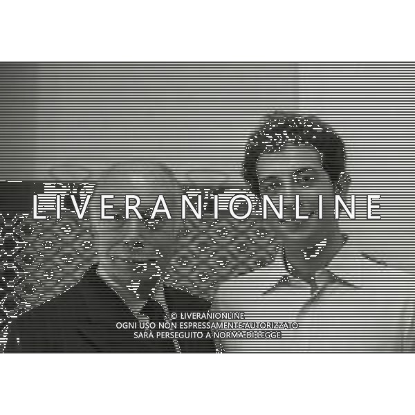RETROSPETTIVA ERNESTO CALINDRI ATTORE NELLA FOTO ERNESTO CALINDRI CON IL FIGLIO GABRIELE AL TEATRO NAZIONALE DI MILANO NELL\'ANNO 1986 AG ALDO LIVERANI SAS