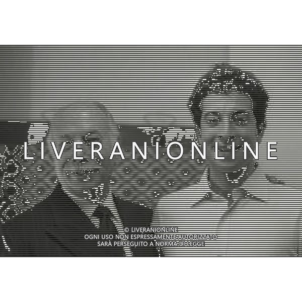 RETROSPETTIVA ERNESTO CALINDRI ATTORE NELLA FOTO ERNESTO CALINDRI CON IL FIGLIO GABRIELE AL TEATRO NAZIONALE DI MILANO NELL\'ANNO 1986 AG ALDO LIVERANI SAS