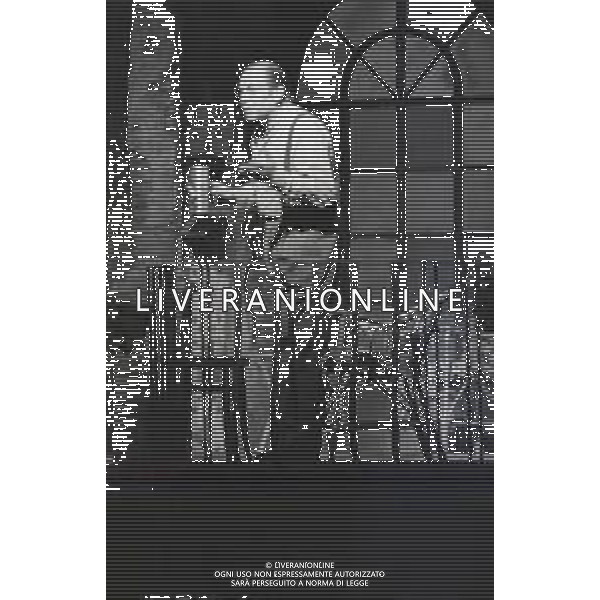 RETROSPETTIVA ENRICO MARIA SALERNO ATTORE NELLA FOTO ENRICO MARIA SALERNO NELL\'ANNO 1981 A TEATRO MILANO  AG ALDO LIVERANI SAS 