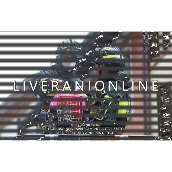 imola 18 08 2022 VIGILI DEL FUOCO INTERVENGONO PER SALVARE UN GATTO BLOCCATO SUL TETTO ©SANNA/AGENZIA ALDO LIVERANI SAS