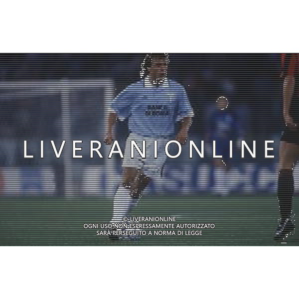 RETROSPETTIVA THOMAS DOLL CALCIATORE NELLA FOTO THOMAS DOLL CON LA MAGLIA DELLA LAZIO CALCIO AG ALDO LIVERANI SAS
