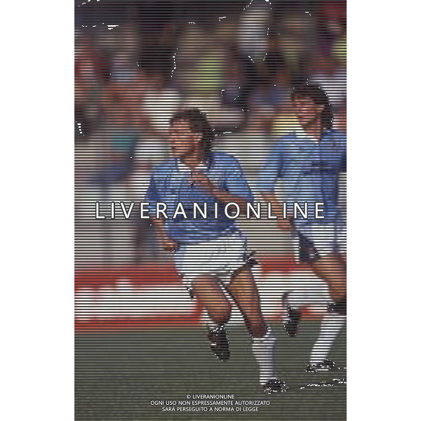 RETROSPETTIVA THOMAS DOLL CALCIATORE NELLA FOTO THOMAS DOLL CON LA MAGLIA DELLA LAZIO CALCIO AG ALDO LIVERANI SAS