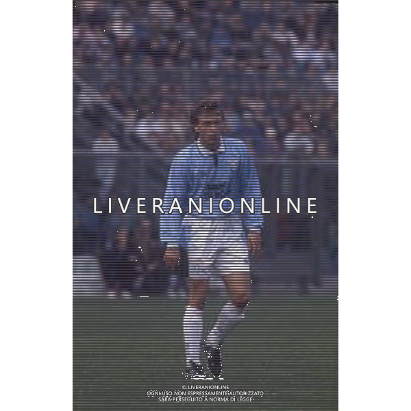 RETROSPETTIVA THOMAS DOLL CALCIATORE NELLA FOTO THOMAS DOLL CON LA MAGLIA DELLA LAZIO CALCIO AG ALDO LIVERANI SAS