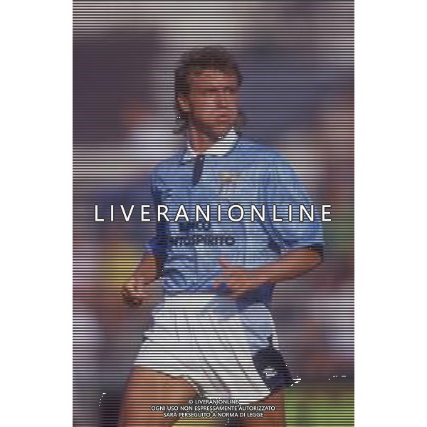 RETROSPETTIVA THOMAS DOLL CALCIATORE NELLA FOTO THOMAS DOLL CON LA MAGLIA DELLA LAZIO CALCIO AG ALDO LIVERANI SAS