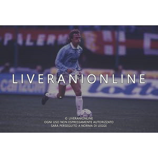 RETROSPETTIVA THOMAS DOLL CALCIATORE NELLA FOTO THOMAS DOLL CON LA MAGLIA DELLA LAZIO CALCIO AG ALDO LIVERANI SAS