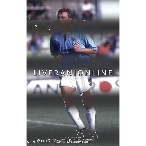 RETROSPETTIVA THOMAS DOLL CALCIATORE NELLA FOTO THOMAS DOLL CON LA MAGLIA DELLA LAZIO CALCIO AG ALDO LIVERANI SAS