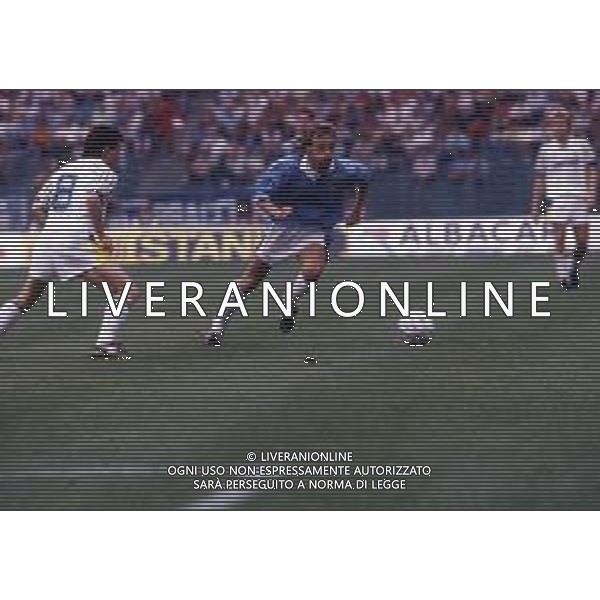 RETROSPETTIVA THOMAS DOLL CALCIATORE NELLA FOTO THOMAS DOLL CON LA MAGLIA DELLA LAZIO CALCIO AG ALDO LIVERANI SAS