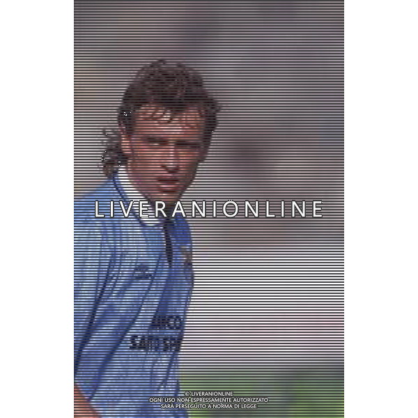 RETROSPETTIVA THOMAS DOLL CALCIATORE NELLA FOTO THOMAS DOLL CON LA MAGLIA DELLA LAZIO CALCIO AG ALDO LIVERANI SAS