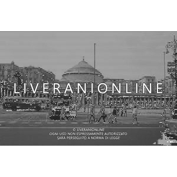 RETROSPETTIVA 1975 VEDUTE PANORAMICHE DELLA CITTA\' DI NAPOLI NELLA FOTO Vista della basilica reale pontificia di San Francesco di Paola, ubicata in piazza del Plebiscito ©Archivio Giovanni Liverani/AGENZIA ALDO LIVERANI SAS