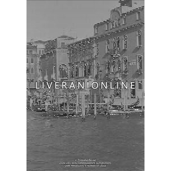 VEDUTE DELLA CITTA \' DI VENEZIA DURANTE IL RESTAURO DEL 1971 - RETROSPETTIVA NELLA FOTO IL PALAZZO ADOLDO SUL CANAL GRANDE ©Archivio Giovanni Liverani/AGENZIA ALDO LIVERANI SAS