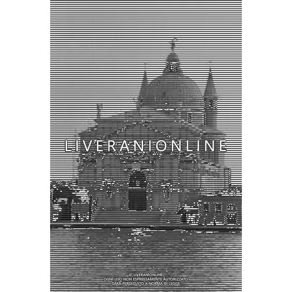 VEDUTE DELLA CITTA \' DI VENEZIA DURANTE IL RESTAURO DEL 1971 - RETROSPETTIVA NELLA FOTO LA CHIESA O BASILICA DEL SANTISSIMO REDENTORE NELL\'ISOLA DELLA GIUDECCA ©Archivio Giovanni Liverani/AGENZIA ALDO LIVERANI SAS