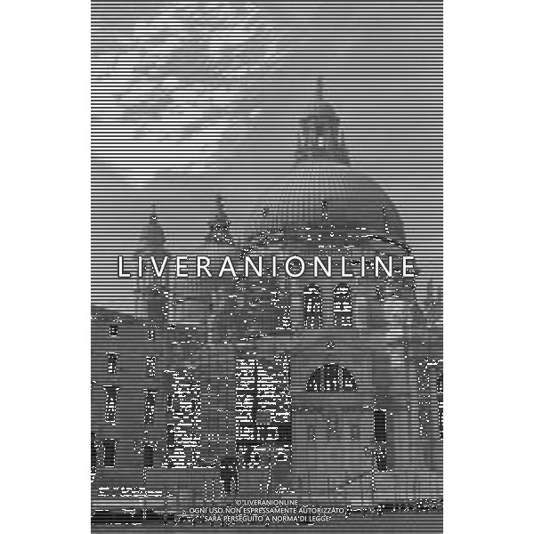 VEDUTE DELLA CITTA \' DI VENEZIA DURANTE IL RESTAURO DEL 1971 - RETROSPETTIVA NELLA FOTO LA CHIESA O BASILICA DI SANTA MARIA DELLA SALUTE CANAL GRANDE ©Archivio Giovanni Liverani/AGENZIA ALDO LIVERANI SAS