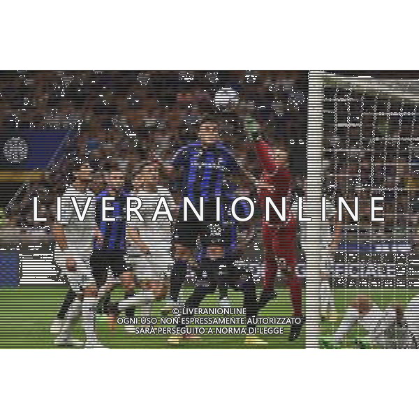 Bartlomiej Dragowski (Spezia) anticipa Lautaro Martinez (Inter) e sventa occasione da gol Inter vs Spezia Milano 20-08-2022 Stadio Giuseppe Meazza - San Siro Campionato Serie A TIM - 2a giornata foto Roberto Garavaglia/ag. Aldo Liverani sas/AGENZIA ALDO LIVERANI SAS