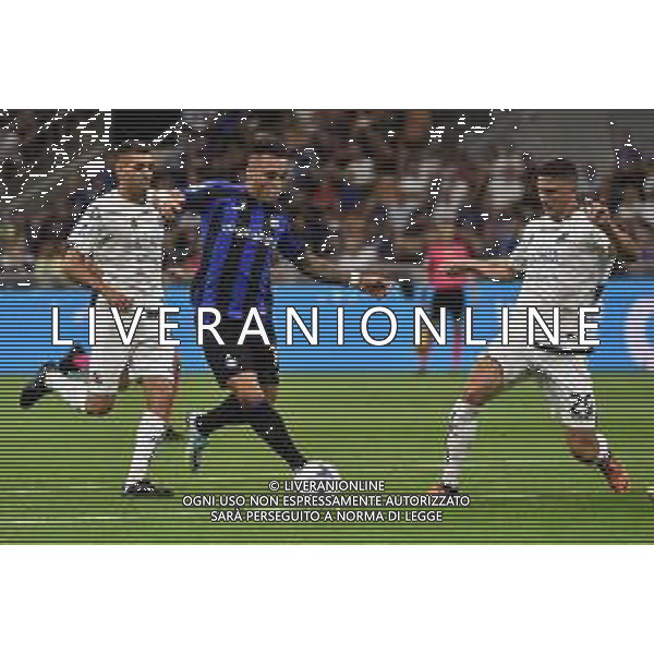 Lautaro Martinez (Inter) e Mattia Caldara (Spezia) Inter vs Spezia Milano 20-08-2022 Stadio Giuseppe Meazza - San Siro Campionato Serie A TIM - 2a giornata foto Roberto Garavaglia/ag. Aldo Liverani sas/AGENZIA ALDO LIVERANI SAS