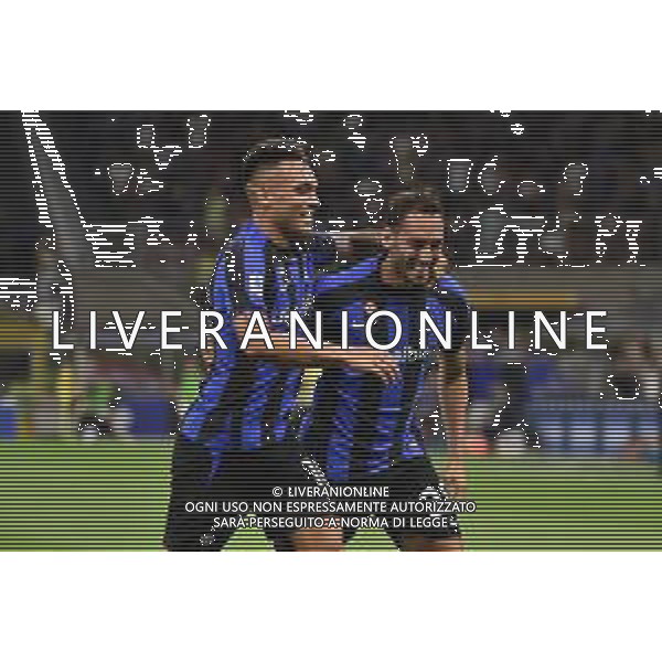 Lautaro Martinez (Inter) e Hakan Calhanoglu (Inter) esultano dopo il gol del 2 a 0 Inter vs Spezia Milano 20-08-2022 Stadio Giuseppe Meazza - San Siro Campionato Serie A TIM - 2a giornata foto Roberto Garavaglia/ag. Aldo Liverani sas