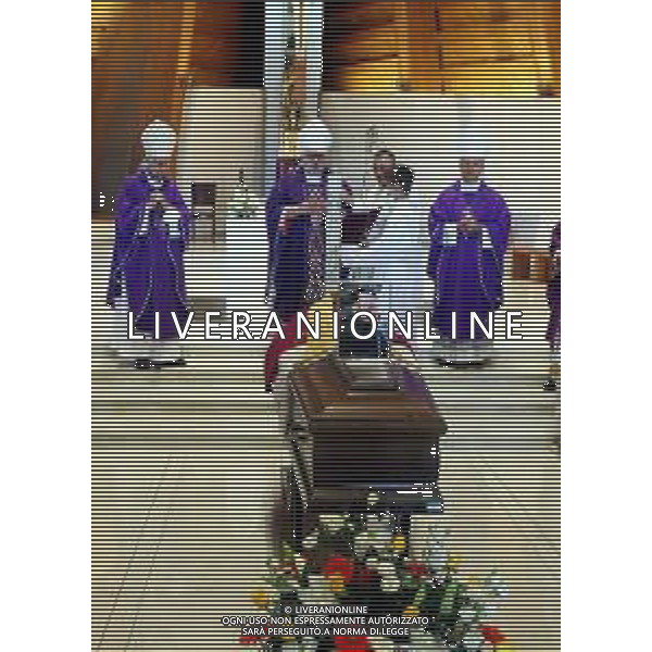 IMOLA 23 08 2022 CHIESA DI SAN PIO IN PEDAGNA FUNERALE DI DON LUCA DALFIUME NELLA FOTO VESCOVO GIOVANNI MOSCIATTI IN CENTRO CON MONS TOMMASO GHIRELLI E MONS FRANCESCO VAVINA ©SANNA/AGENZIA ALDO LIVERANI SAS