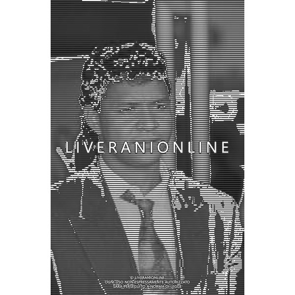 RETROSPETTIVA VALENCIANO IVAN CALCIATORE NELLA FOTO IVAN VALENCIANO NUOVO ACQUISTO DELL\'ATALANTA CALCIO AL SUO ARRIVO IN AEROPORTO A LINATE DI MILANO NEL 1992 AG ALDO LIVERANI SAS