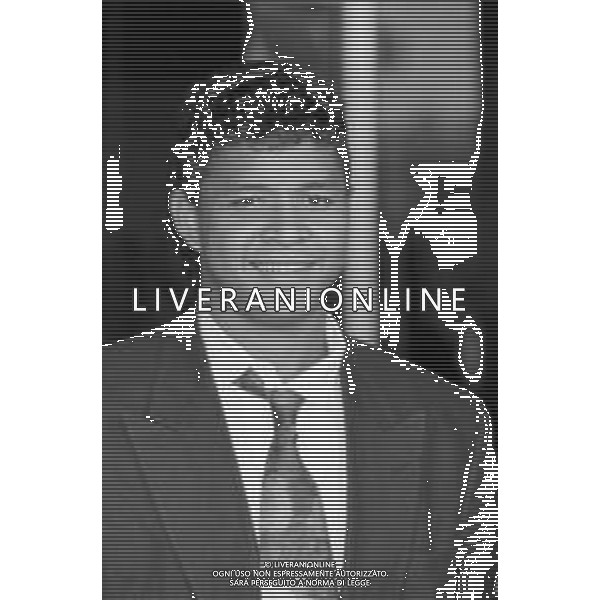 RETROSPETTIVA VALENCIANO IVAN CALCIATORE NELLA FOTO IVAN VALENCIANO NUOVO ACQUISTO DELL\'ATALANTA CALCIO AL SUO ARRIVO IN AEROPORTO A LINATE DI MILANO NEL 1992 AG ALDO LIVERANI SAS