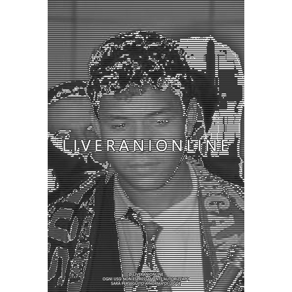 RETROSPETTIVA VALENCIANO IVAN CALCIATORE NELLA FOTO IVAN VALENCIANO NUOVO ACQUISTO DELL\'ATALANTA CALCIO AL SUO ARRIVO IN AEROPORTO A LINATE DI MILANO NEL 1992 AG ALDO LIVERANI SAS