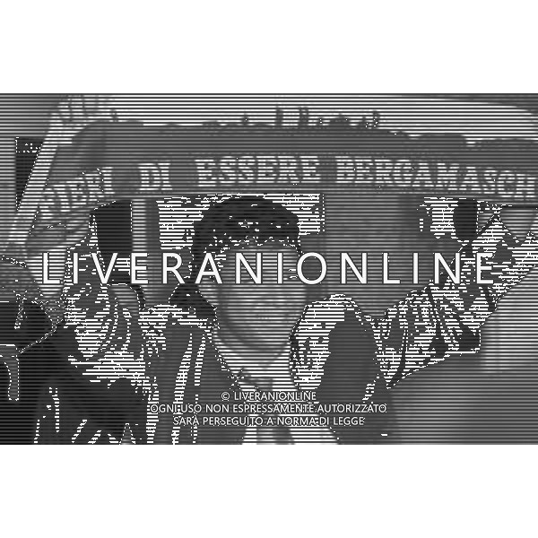 RETROSPETTIVA VALENCIANO IVAN CALCIATORE NELLA FOTO IVAN VALENCIANO NUOVO ACQUISTO DELL\'ATALANTA CALCIO AL SUO ARRIVO IN AEROPORTO A LINATE DI MILANO NEL 1992 AG ALDO LIVERANI SAS