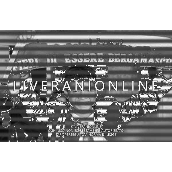 RETROSPETTIVA VALENCIANO IVAN CALCIATORE NELLA FOTO IVAN VALENCIANO NUOVO ACQUISTO DELL\'ATALANTA CALCIO AL SUO ARRIVO IN AEROPORTO A LINATE DI MILANO NEL 1992 AG ALDO LIVERANI SAS