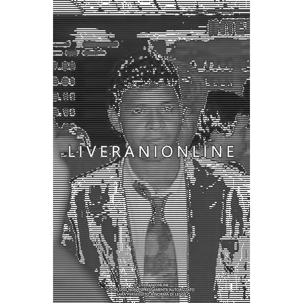RETROSPETTIVA VALENCIANO IVAN CALCIATORE NELLA FOTO IVAN VALENCIANO NUOVO ACQUISTO DELL\'ATALANTA CALCIO AL SUO ARRIVO IN AEROPORTO A LINATE DI MILANO NEL 1992 AG ALDO LIVERANI SAS