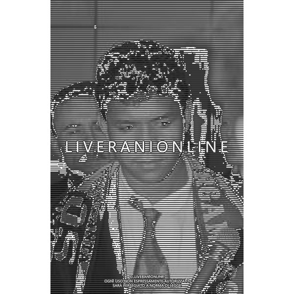 RETROSPETTIVA VALENCIANO IVAN CALCIATORE NELLA FOTO IVAN VALENCIANO NUOVO ACQUISTO DELL\'ATALANTA CALCIO AL SUO ARRIVO IN AEROPORTO A LINATE DI MILANO NEL 1992 AG ALDO LIVERANI SAS