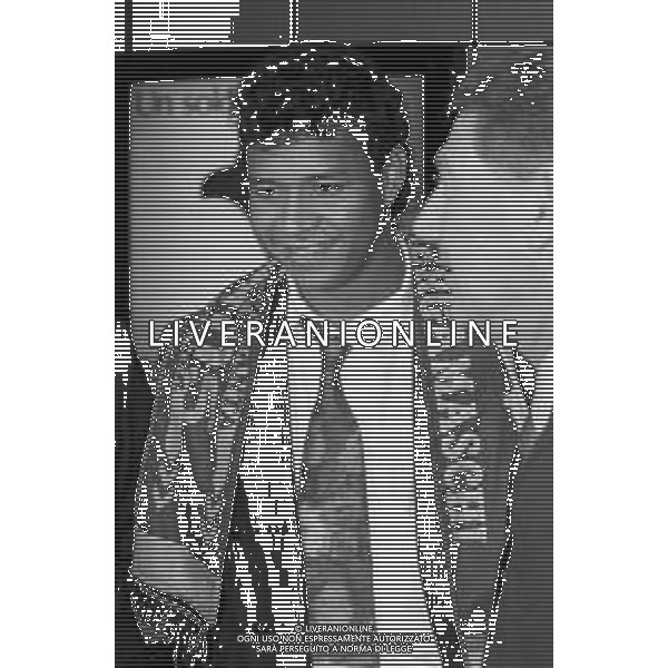 RETROSPETTIVA VALENCIANO IVAN CALCIATORE NELLA FOTO IVAN VALENCIANO NUOVO ACQUISTO DELL\'ATALANTA CALCIO AL SUO ARRIVO IN AEROPORTO A LINATE DI MILANO NEL 1992 AG ALDO LIVERANI SAS
