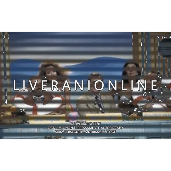 I Trettre\' , trio comico napoletano, composto da Gino Cogliandro, Edoardo Romano e Mirko Setaro Nella foto alla conduzione del Tg delle vacanze nel 1991 con le sirenette Gabriela Labate e Angela Melillo AG ALDO LIVERANI SAS