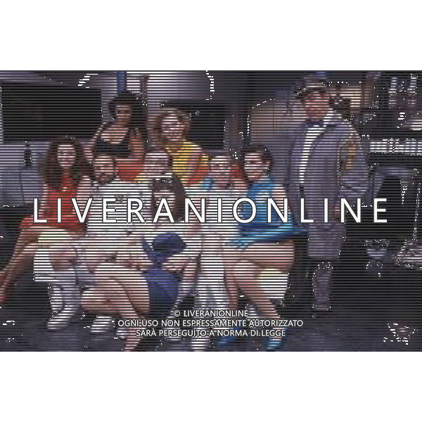 I TRETTRE\' , TRIO COMICO NAPOLETANO, COMPOSTO DA GINO COGLIANDRO, EDOARDO ROMANO E MIRKO SETARO NELLA FOTO NEL VARIETA\' TELEVISIVO \'TRISITORS\' NEL 1989 CON TINI\' CANSINO E LUIGI UZZO AG ALDO LIVERANI SAS