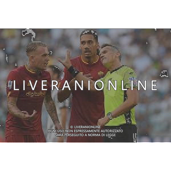Torino 27.08.2022 Allianz Stadium ©Manuela Viganti/Agenzia Aldo Liverani Juventus vs Roma Campionato Calcio Serie A TIM 2022/2023 3a giornata Nella foto: arbitro massimiliano irrati e rick karsdorp ©Viganti/AGENZIA ALDO LIVERANI SAS
