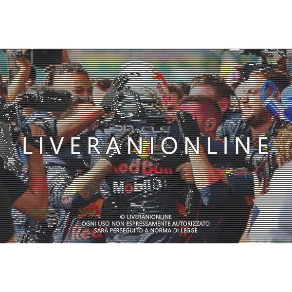 Race winner Max Verstappen (NLD) Red Bull Racing celebrates in parc ferme. 28.08.2022. Formula 1 World Championship, Rd 14, Belgian Grand Prix, Spa Francorchamps, Belgium, Race Day. - www.xpbimages.com, EMail: requests@xpbimages.com © Copyright: Batchelor / XPB Images/AGENZIA ALDO LIVERANI SAS - ITALY ONLY EDITORIAL USE ONLY
