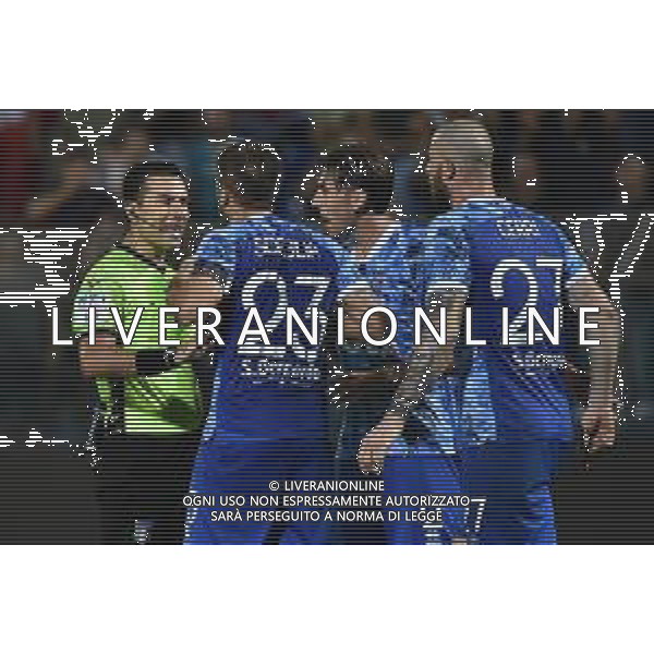 © TVRG proteste Como con l\'arbitro Gianpiero Miele di Nola (NA) Como vs Brescia Como 29-08-2022 Stadio Giuseppe Sinigaglia Campionato Serie BKT - 3a giornata foto Roberto Garavaglia/ag. Aldo Liverani sas/AGENZIA ALDO LIVERANI SAS