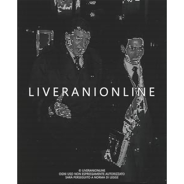 RETROSPETTIVA BURT LANCASTER ATTORE NELLA FOTO BURT LANCASTER NELL\'ANNO 1982 ALL\'USCITA DAL TEATRO DELLA SCALA DI MILANO AG ALDO LIVERANI SAS 