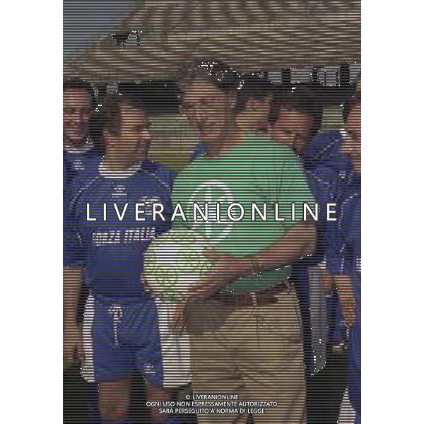 MAGGIO 2000 STADIO DI MONZA PARTITA AMICHEVOLE FORZA ITALIA-LEGA NORDO NELLA FOTO UMBERTO BOSSI AG ALDO LIVERANI SAS
