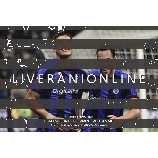 Joaquin Correa (Inter) e Hakan Calhanoglu (Inter) esultano dopo il gol dell\'1 a 0 Inter vs Cremonese Milano 30-08-2022 Stadio Giuseppe Meazza - San Siro Campionato Serie A TIM - 4a giornata foto Roberto Garavaglia/ag. Aldo Liverani sas