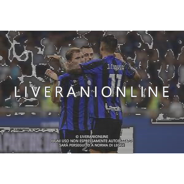 Nicolo\' Barella (Inter) e Joaquin Correa (Inter) esultano dopo il gol del 2 a 0 Inter vs Cremonese Milano 30-08-2022 Stadio Giuseppe Meazza - San Siro Campionato Serie A TIM - 4a giornata foto Roberto Garavaglia/ag. Aldo Liverani sas/AGENZIA ALDO LIVERANI SAS
