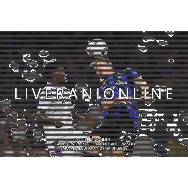 David Okereke (Cremonese) e Nicolo\' Barella (Inter) Inter vs Cremonese Milano 30-08-2022 Stadio Giuseppe Meazza - San Siro Campionato Serie A TIM - 4a giornata foto Roberto Garavaglia/ag. Aldo Liverani sas/AGENZIA ALDO LIVERANI SAS