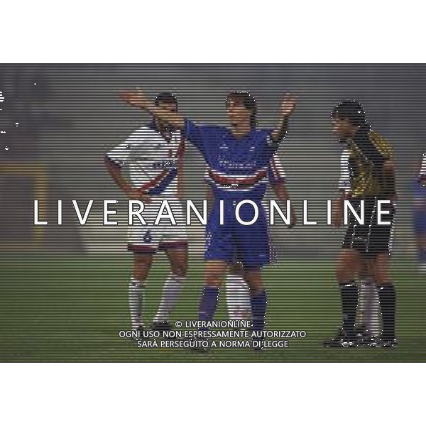 12-10-1999 GENOVA COPPA ITALIA SAMPDORIA-BOLOGNA NELLA FOTO FRANCESCO PALMIERI CHIEDE AI TIFOSI DI SOSPENDERE IL LANCIO DI OGGETTI AG ALDO LIVERANI SAS
