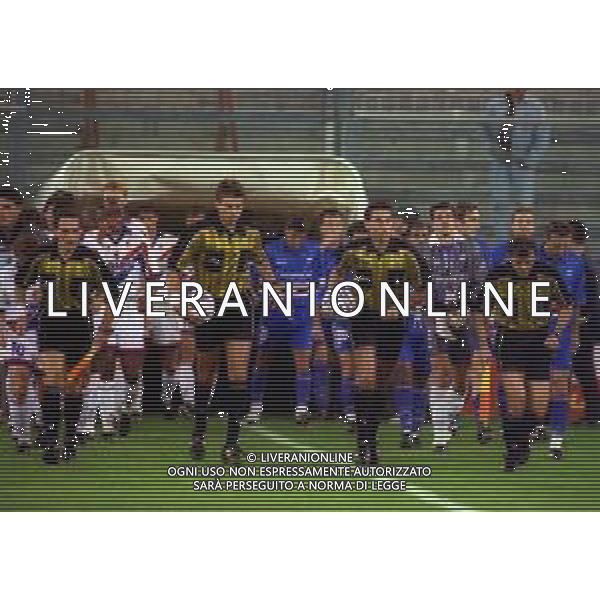 12-10-1999 GENOVA COPPA ITALIA SAMPDORIA-BOLOGNA NELLA FOTO LA PRIMA VOLTA DI DUE ARBITRI IN CAMPO L\'ARBITRO ROBERTO ROSETTI E GIANLUCA PAPARESTA AG ALDO LIVERANI SAS