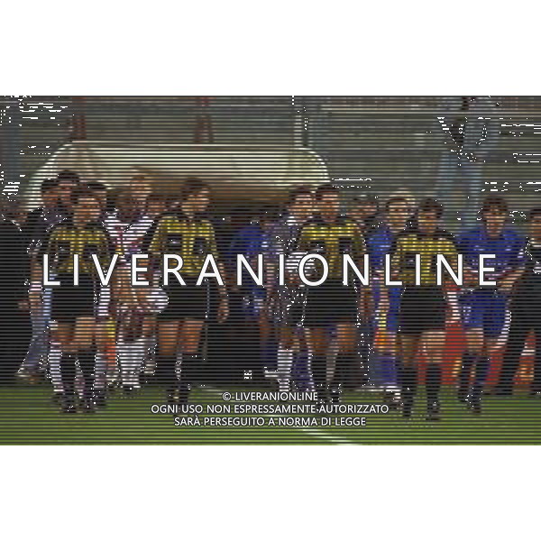 12-10-1999 GENOVA COPPA ITALIA SAMPDORIA-BOLOGNA NELLA FOTO LA PRIMA VOLTA DI DUE ARBITRI IN CAMPO L\'ARBITRO ROBERTO ROSETTI E GIANLUCA PAPARESTA AG ALDO LIVERANI SAS