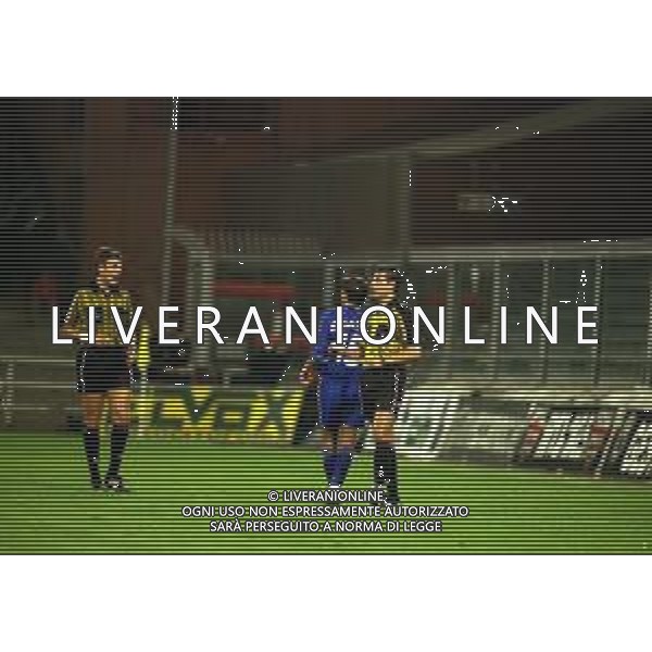 12-10-1999 GENOVA COPPA ITALIA SAMPDORIA-BOLOGNA NELLA FOTO LA PRIMA VOLTA DI DUE ARBITRI IN CAMPO L\'ARBITRO ROBERTO ROSETTI E GIANLUCA PAPARESTA AG ALDO LIVERANI SAS
