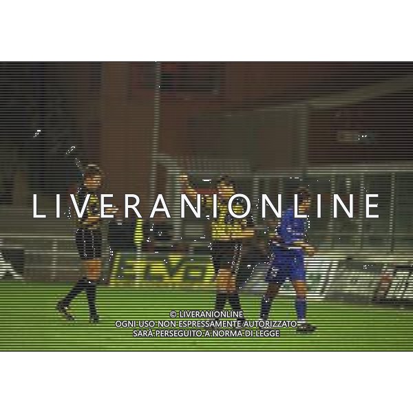 12-10-1999 GENOVA COPPA ITALIA SAMPDORIA-BOLOGNA NELLA FOTO LA PRIMA VOLTA DI DUE ARBITRI IN CAMPO L\'ARBITRO ROBERTO ROSETTI E GIANLUCA PAPARESTA AG ALDO LIVERANI SAS