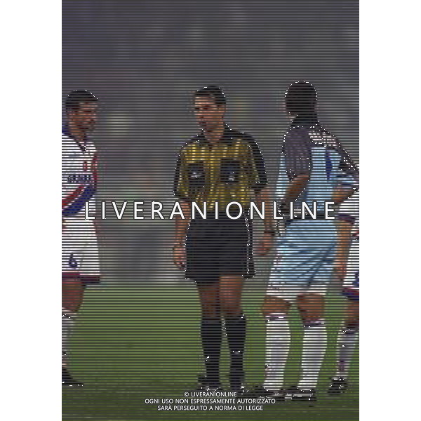12-10-1999 GENOVA COPPA ITALIA SAMPDORIA-BOLOGNA NELLA FOTO I GIOCATORI DEL BOLOGNA E DELLA SAMPDORIA CHIEDONO AI TIFOSI DI EVITARE IL LANCIO DI OGGETTI AG ALDO LIVERANI SAS