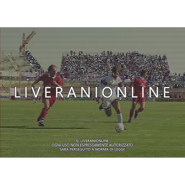 13-04-1997 PIACENZA CAMPIONATO DI CALCIO SERIE A PIACENZA-FIORENTINA 1-1 NELLA FOTO GABRIEL BATISTUTA E MIRKO CONTE AG ALDO LIVERANI SAS