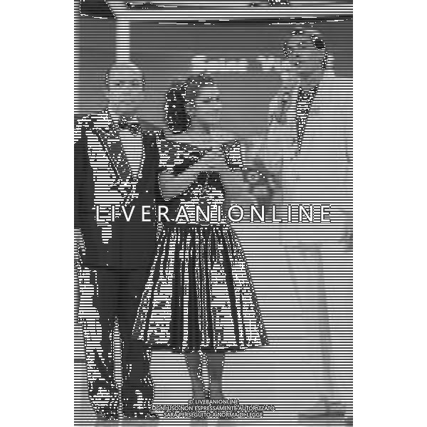 RETROSPETTIVA LINO BANFI, nome d\'arte di Pasquale Zagaria, ATTORE E CONDUTTORE TELEVISIVO NELLA FOTO CON LA FIGLIA ROSANNA E CARLO MASSARINI A SAINT VINCENT ESTATE 1988 AGENZIA ALDO LIVERANI SAS