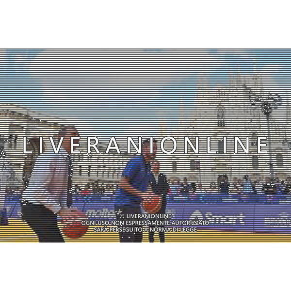 © TVRG Fan Zone EuroBasket 2022 nella foto Giuseppe Sala sindaco di Milano e Gianmarco Pozzecco allenatore Italia Milano 01-09-2022 Inaugurazione in piazza Duomo della Fan Zone di FIBA EuroBasket 2022 foto Roberto Garavaglia/ag. Aldo Liverani sas/AGENZIA ALDO LIVERANI SAS